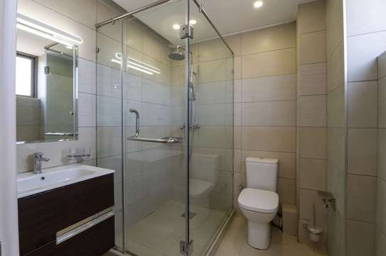 3 Bed Apartment with En Suite in Lavington image 9