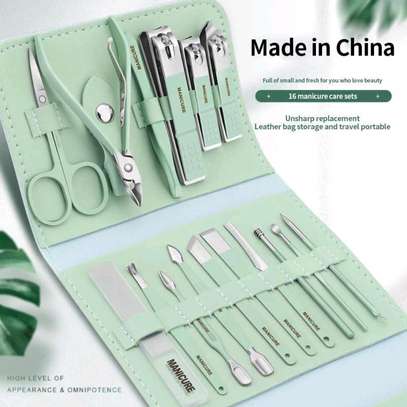 17 Pcs Manicure and Pedicure set image 1