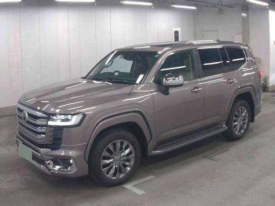 Toyota Land Cruiser V8 image 1