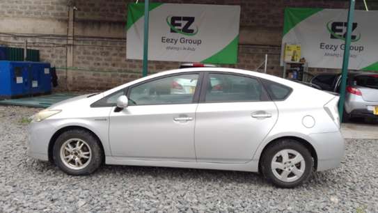 CLEAN Toyota Prius (2010) AVAILABLE FOR SALE image 5