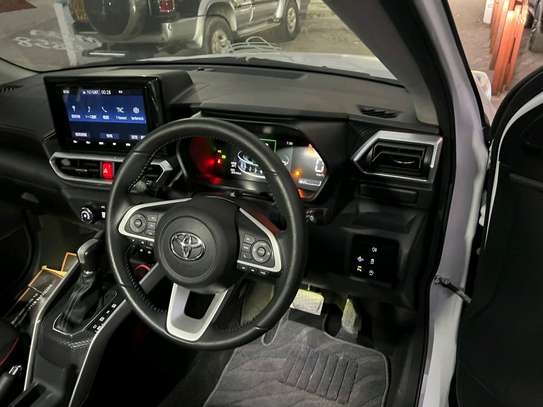 Nissan Serena epower white 2019 image 5