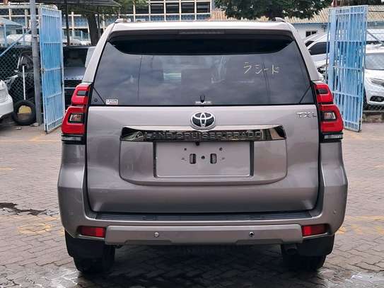 Toyota. Land Cruiser Prado grey image 4