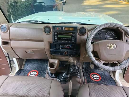 TOYOTA LAND CRUISER HARDTOP 5 DOOR image 9
