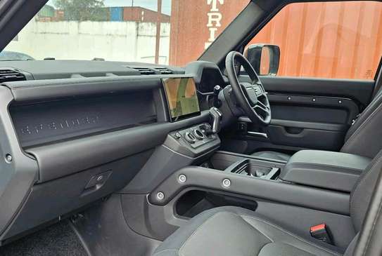 Land Rover Defender image 8