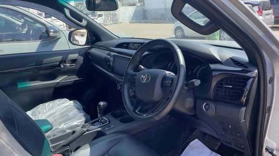 TOYOTA HILUX ROGUE DOUBLE CAB 2018MODEL image 6