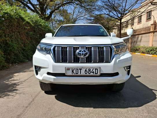 TOYOTA LAND CRUISER PRADO TX PETROL 2011 MODEL.. image 12