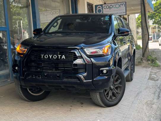 Toyota hilux image 2