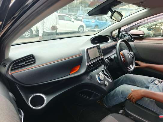 Toyota sienta hybrid image 5