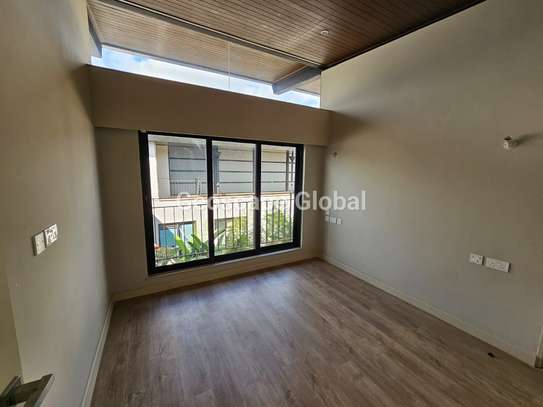 4 Bed Townhouse with En Suite in Runda image 2