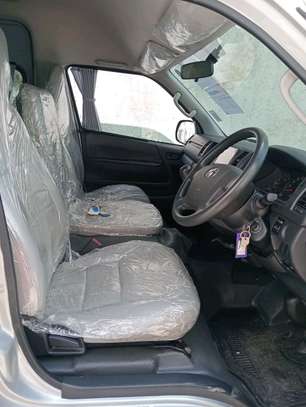 TOYOTA HIACE 9L COMMUTER 2019MODEL MANUAL DIESEL image 7