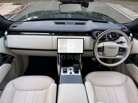 2022 Range Rover Vogue D350 first edition image 12