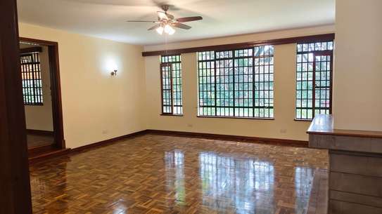 5 Bed House with En Suite at Nyari Central image 4