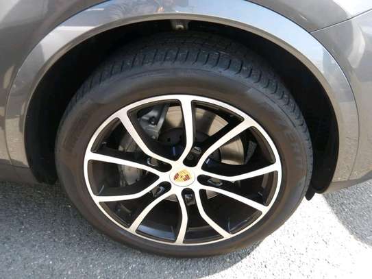 2020 Porsche cayenne S coupe image 8