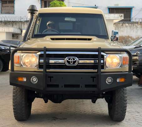 Toyota land Cruiser V8 Hard top 2018 image 6