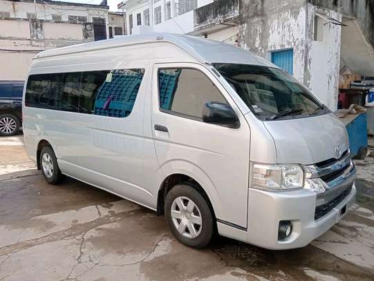 TOYOTA HIACE 9L COMMUTER 2019MODEL MANUAL DIESEL image 2