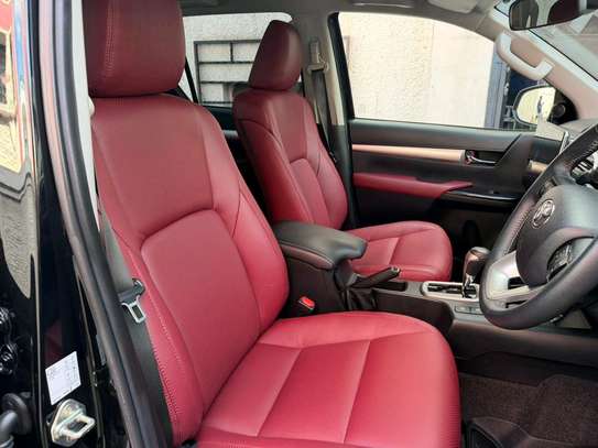 Hilux double cabin 2020 model image 6