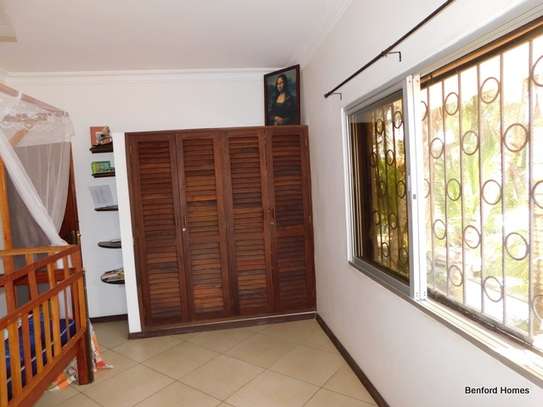 4 Bed House with En Suite at Nyali image 7