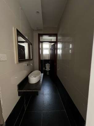 5 Bed Apartment with En Suite in Lavington image 3