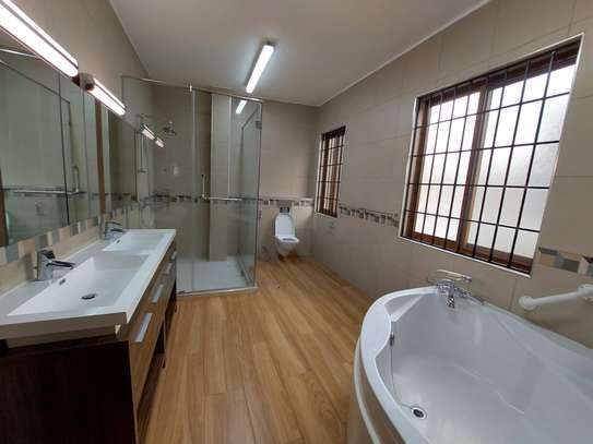 9 Bed House with En Suite at Glory Road image 13