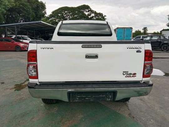 2014 Toyota Hilux double cab diesel image 7