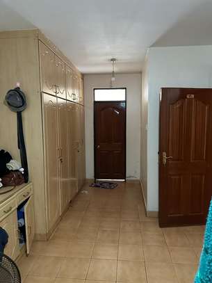 3 Bed Apartment with En Suite in South C image 4