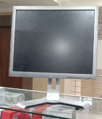 HP LE1911 (Square)19-inch Monitor. image 2