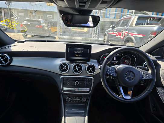 Mercedes-Benz GLA 220 image 12