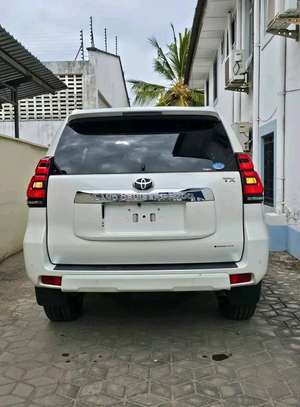 Toyota land cruiser Prado TX petrol 2018 image 11