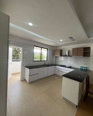4 Bed Apartment with En Suite at Hatheru Road image 2