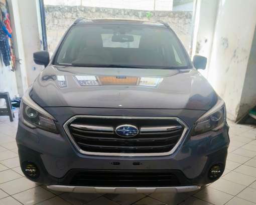 Subaru outback Gray 2017 with sunroof image 2