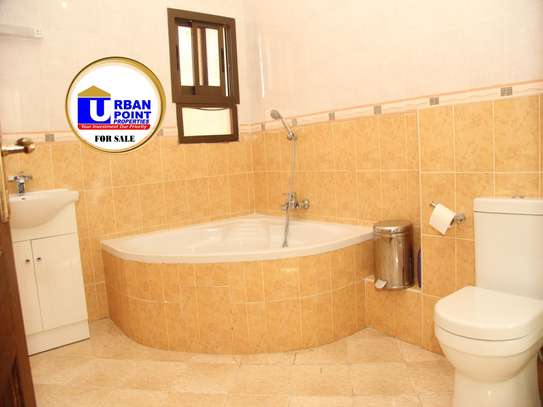 5 Bed House with En Suite in Nyali Area image 15