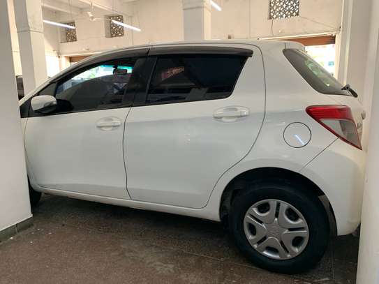 Toyota Vitz image 2