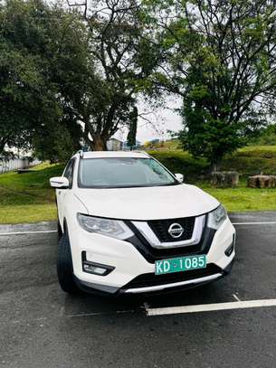 Nissan Xtrail Newshape pearl white image 6