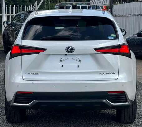 LEXUS NX300 image 4
