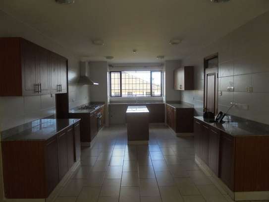4 Bed Townhouse with En Suite at Tara Road image 11