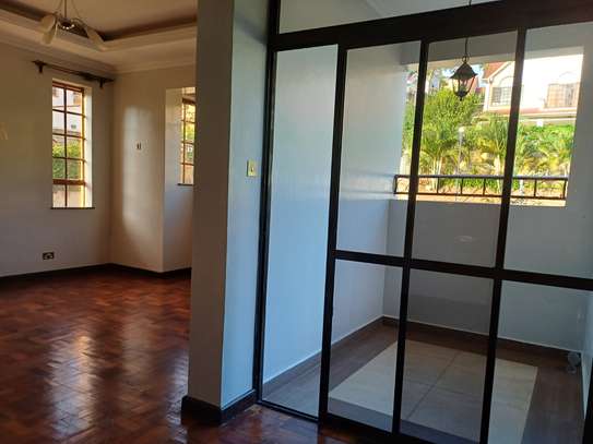 4 Bed Townhouse with En Suite in Rosslyn image 13