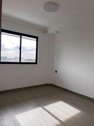 1 Bed Apartment with Gym in Kilimani image 4