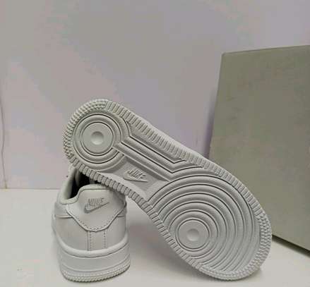 Airforce white kids available


Size 26-36


, image 1
