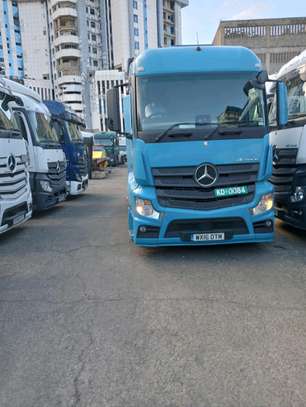 ACTROS MP4s image 6