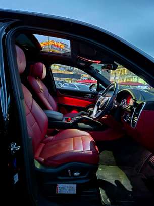 Porsche Cayenne Luxury SUV Black Excellent Condition image 6