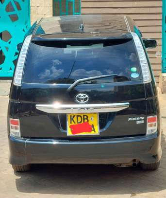 Toyota ISIS For Sale Negotiable Price image 6