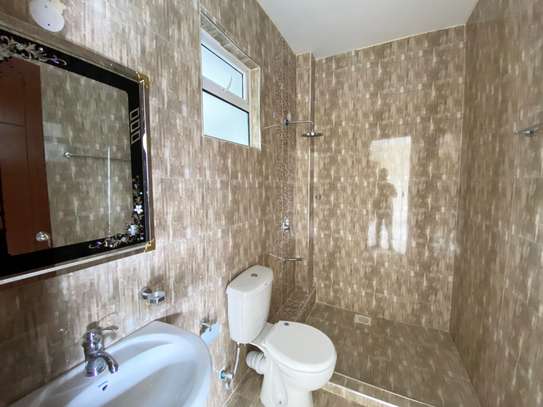4 Bed Apartment with En Suite at Fourth Parklands Avenue image 9
