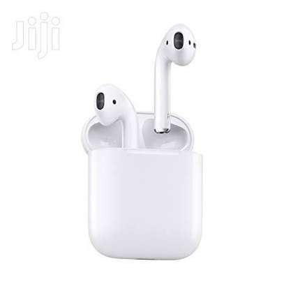 iPhone Airpods image 1
