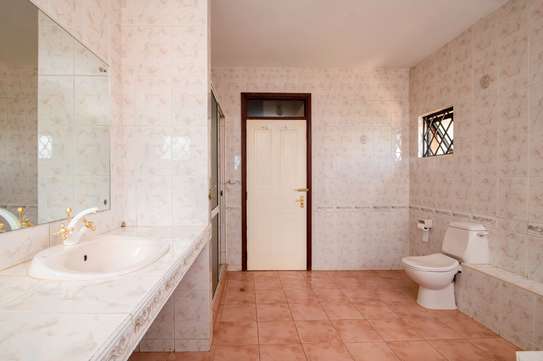 5 Bed House with En Suite in Thika image 16