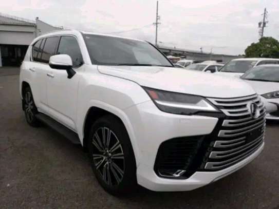 2025 Lexus LX 700h image 3