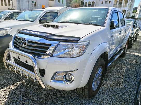 Toyota Hilux double cabin ( invincible) image 5