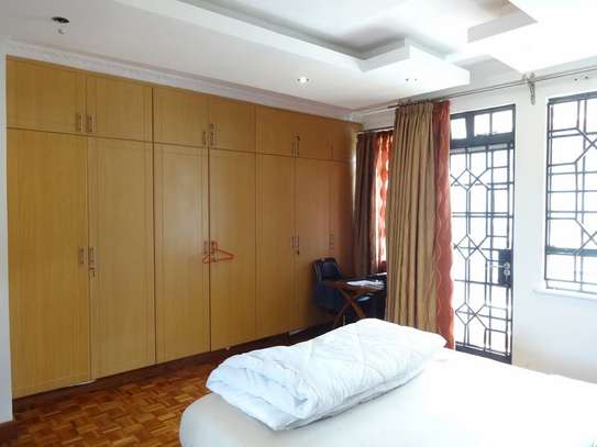 4 bedroom Maisonette plus sq image 5