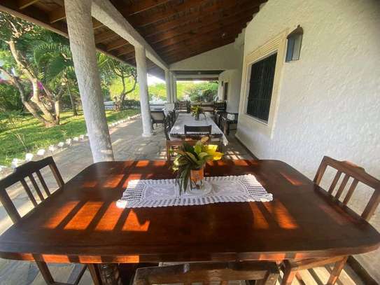 5 Bed House with En Suite at Malindi image 12