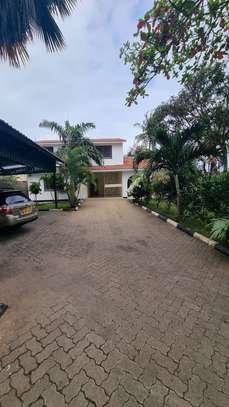 4 Bed House with En Suite at Nyali image 11