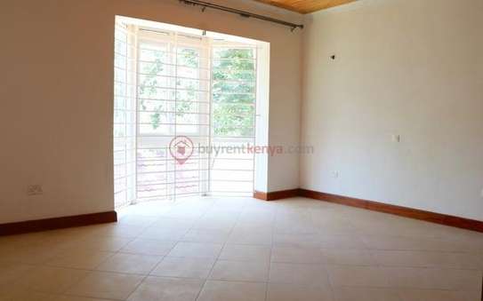 5 Bed House with En Suite at Rosslyn image 23